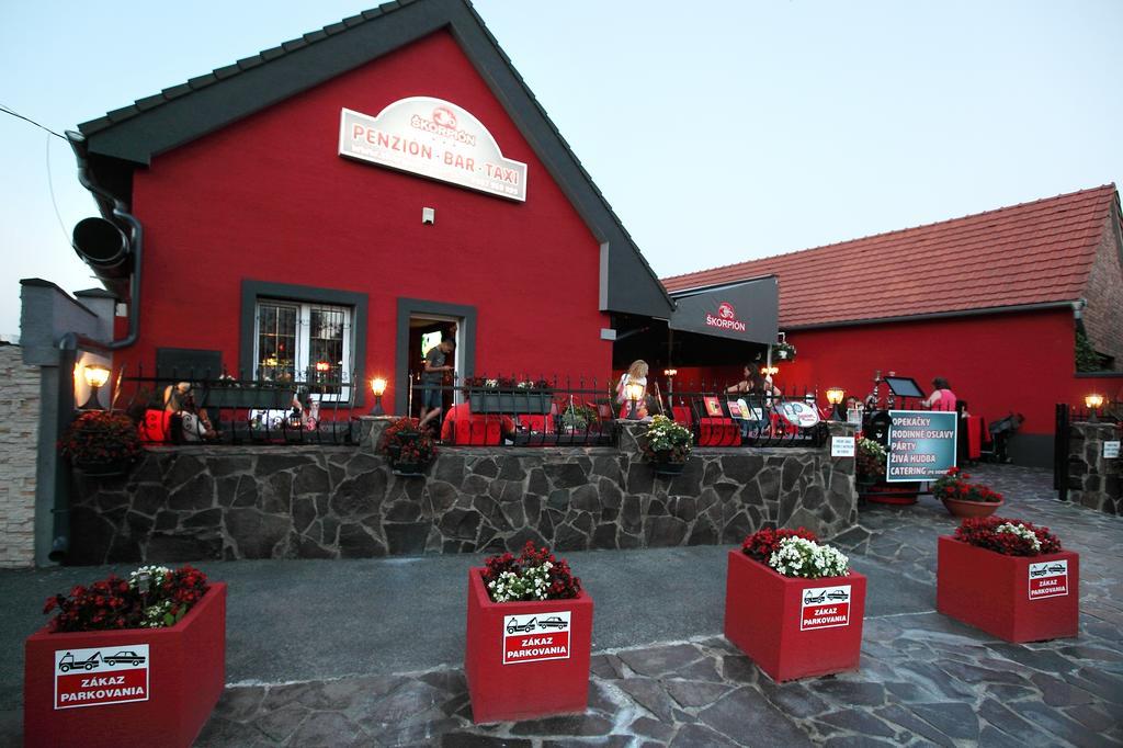 Penzion Škorpión Senec Esterno foto