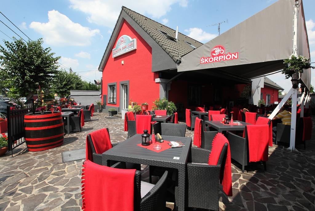 Penzion Škorpión Senec Esterno foto