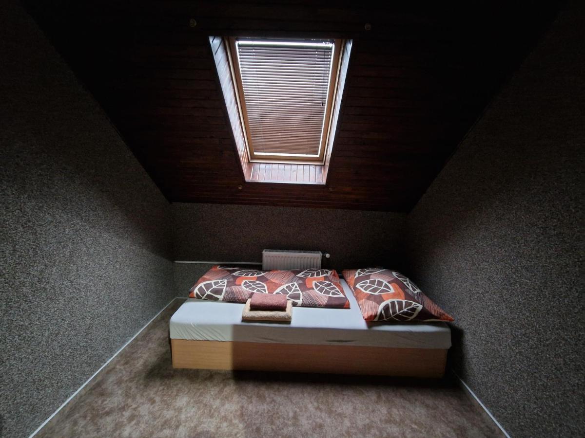 Penzion Škorpión Senec Esterno foto